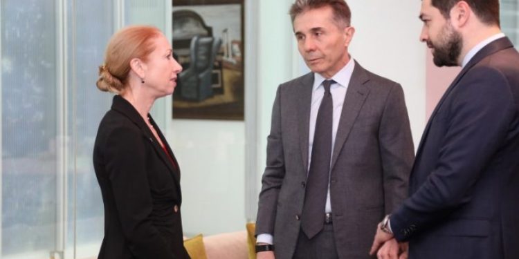 ბიძინა ივანიშვილი – აშშ-ს ელჩთან შეხვედრა, ელჩის თხოვნით, 21 მარტს ნამდვილად შედგა და ის დაახლოებით სამ საათს გაგრძელდა