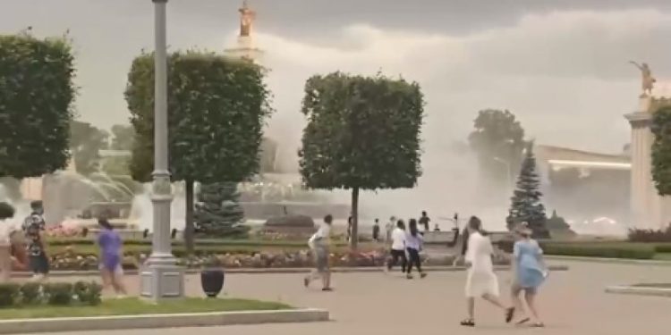 ვიდეო – მოსკოვს ქარიშხალი, ჭექა-ქუხილი და ძლიერი წვიმა დაატყდა თავს