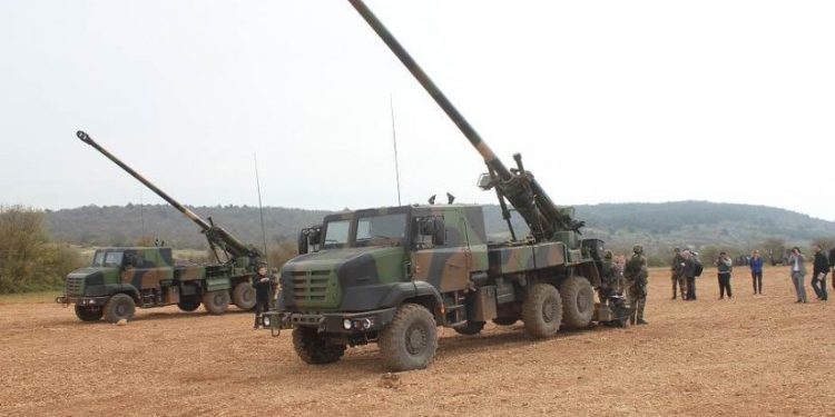 საფრანგეთი უკრაინას 6 ჰაუბიცას და ჯავშანტექნიკას გადასცემს – მაკრონი