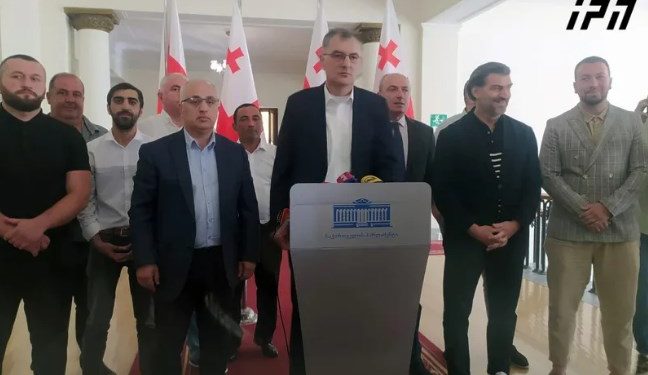 ოცნებიდან ფორმალურად წასულები სამოქალაქო მოძრაობას აყალიბებენ