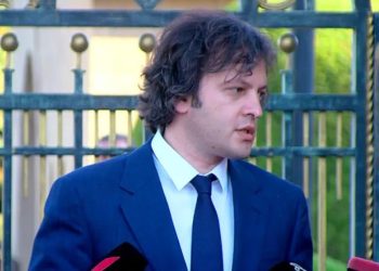 ირაკლი კობახიძე ჟურნალისტს – “კაგებეშნიკი” არის მამათქვენი – რომ ლაპარაკობ, პირი მოიწმინდე, სააკაშვილივით გაქვს პირი, ქალის სახე დაკარგე