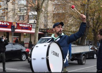 გიგა მაქარაშვილი: „გადავწყვიტეთ, დავრჩეთ რუსთაველის გამზირზე“