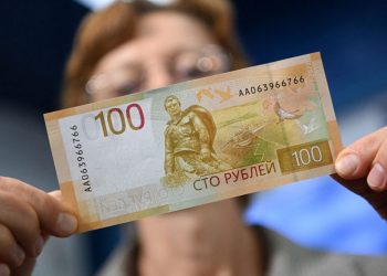 ახლადგამოშვებული 100-რუბლიანი მიმოქცევაში ვერ შედის, რადგან ბანკომატი კუპიურას ვერ იღებს