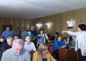 ხმაური და დაპირისპირება ოზურგეთის საკრებულოს სხდომაზე