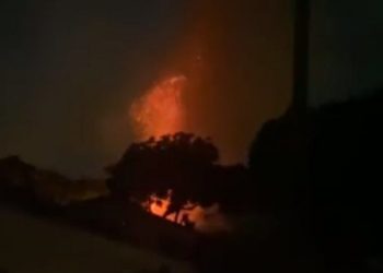 შრი-ლანკაში მომიტინგეებმა პრემიერმინისტრის სახლს ცეცხლი წაუკიდეს