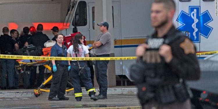 აშშ-ში, სავაჭრო ცენტრში სროლის შედეგად 3 ადამიანი დაიღუპა და 2 დაშავდა