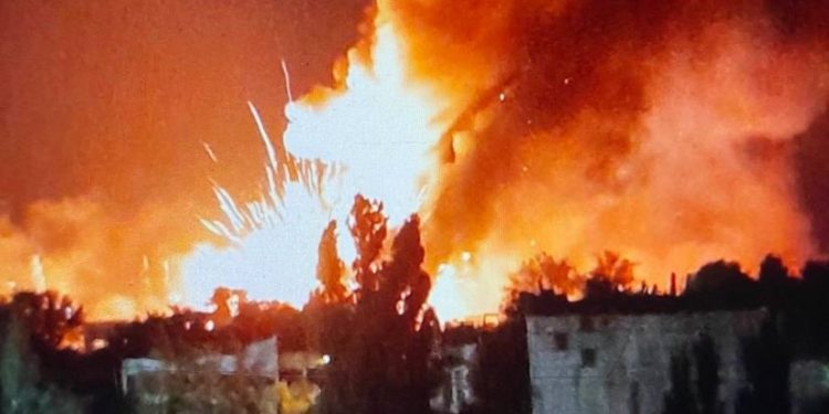 უკრაინელებმა ნოვაია კახოვკაში მტრის საბრძოლო მასალის საწყობი გაანადგურეს