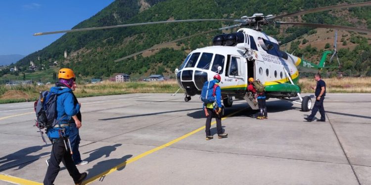 მაშველებმა თეთნულდიდან დაშავებული ორი ტურისტის ევაკუაცია განახორციელეს, ერთი ნაპრალშია გადავარდნილი