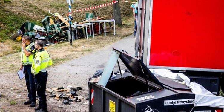 ნიდერლანდებში წვეულებაზე სატვირთო შევარდა, არიან დაღუპულები და დაშავებულები