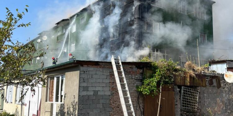 ხანძარი დაბა ჩოხატაურში, საცხოვრებელ კორპუსში