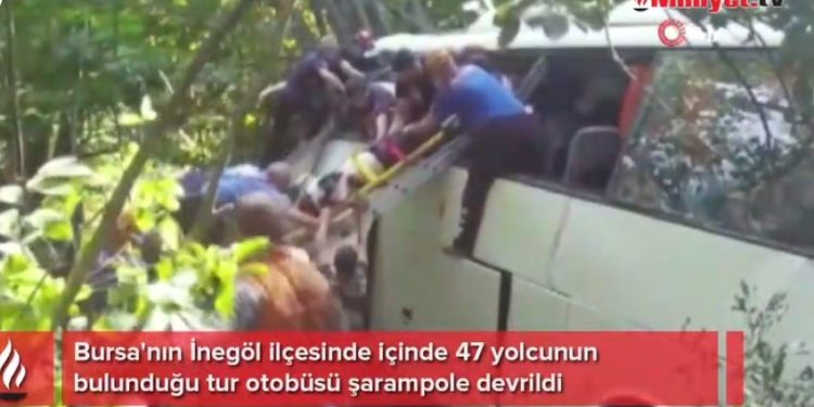თურქეთში ავტობუსი ხევში გადავარდა – არიან დაღუპულები და დაშავებულები