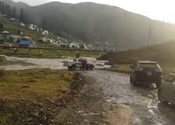 ვიდეო – ბახვისწყლის ადიდების გამო ბახმაროს დამსვენებლების ნაწილი გადაადგილებას ვერ ახერხებს