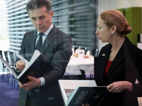 დეგნანი: ივანიშვილთან მის პირად ფინანსურ გარიგებებზე ან სანქციებზე არ მისაუბრია