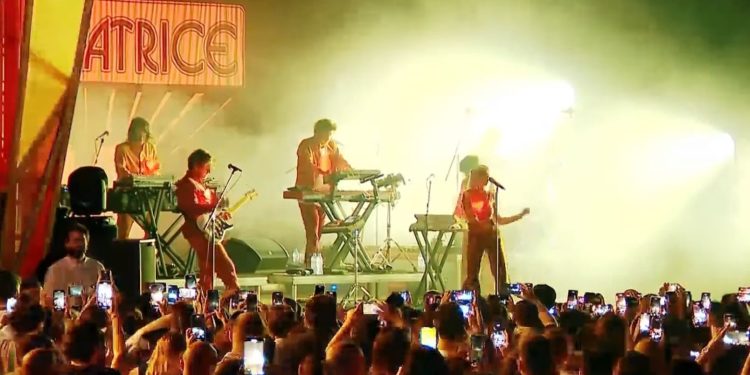 „ბლექ სი არენას“ ეზოს ფრონტ სთეიჯმა ფრანგულ პოპ ბენდ L’Impératrice-ს უმასპინძლა