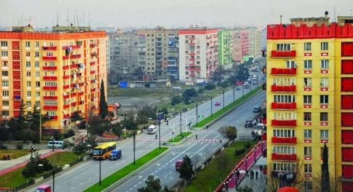 რუსთავში კორპუსიდან კაცი გადავარდა და გარდაიცვალა