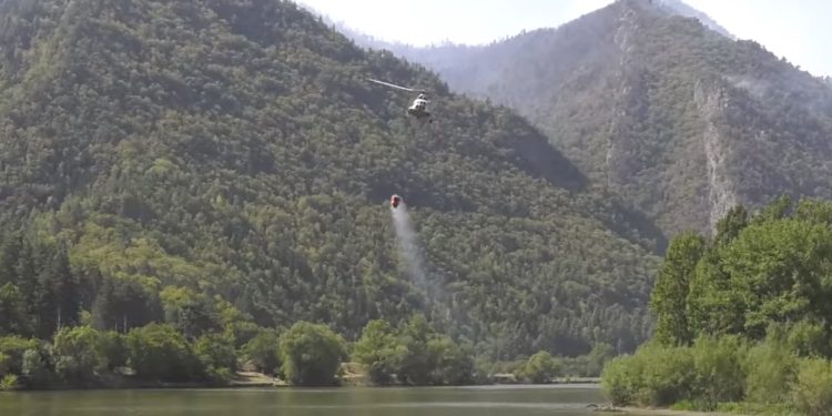 ვიდეო – ბორჯომში ხანძრის ქრობის სამუშაოებში თურქეთის სპეციალიზებული სახანძრო თვითმფრინავები ერთვებიან