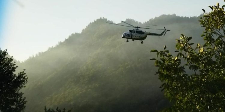 ბორჯომში ტყეში გაჩენილი ხანძრის სალიკვიდაციო სამუშაოებში ვერტმფრენი ჩაერთო