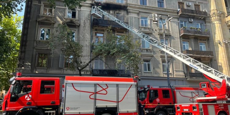 თბილისში, რუსთაველის გამზირზე ხანძარი გაჩნდა