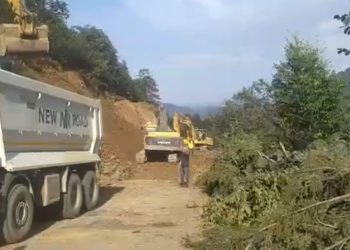 ვიდეო – ბახმაროსკენ მიმავალ გზაზე ავტომანქანით გადაადგილება 1 საათით შეჩერებული იყო