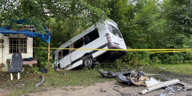 ავტოსაგზაო შემთხვევა წყალწმინდის ტრასაზე – მიკროავტობუსი გზიდან გადავარდნილია
