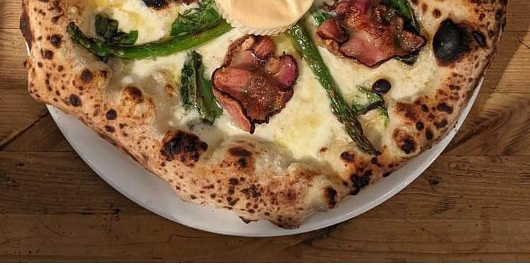 ედინბურგულ პიცერიაში კლიენტებს ხვიჩა კვარაცხელიას სახელობის პიცას სთავაზობენ