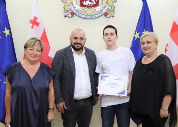 ოზურგეთში წარმატებული ახალგაზრდები დააჯილდოვეს