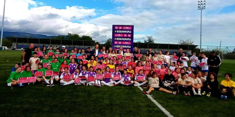 ოზურგეთელი გოგონები საფეხბურთო ტურნირის ფინალში გადავიდნენ