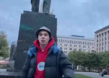 მოსკოვში დონბასის ანექსიის მოწინააღმდეგე რუსი პოეტი დაკავების შემდეგ გააუპატიურეს – ადვოკატი