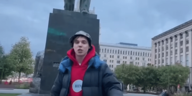 მოსკოვში დონბასის ანექსიის მოწინააღმდეგე რუსი პოეტი დაკავების შემდეგ გააუპატიურეს – ადვოკატი