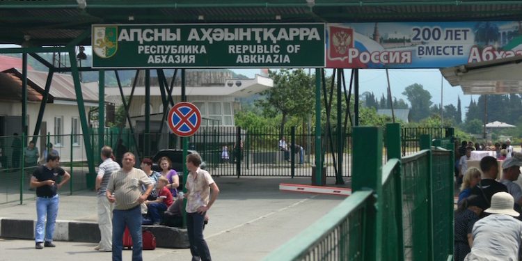 ომში გვიძახებენ – აფხაზი ბლოგერები რუსული ანექსიის წინააღმდეგ გამოდიან