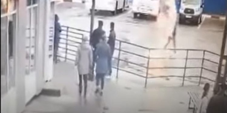 ვიდეო – “არ მინდა ფრონტზე წასვლა” – რუსეთში ახალგაზრდა კაცმა ცეცხლი წაიკიდა