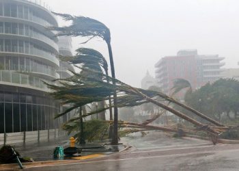 ვიდეო – დამანგრეველი სტიქიის კადრები ფლორიდაში, სადაც 2.5 მილიონი ადამიანის ევაკუაცია გახდა საჭირო