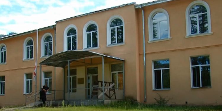 ვიდეო – თაღლითობა ჩოხატაურში – სკოლის ბუღალტერმა სახელმწიფო თანხები მიითვისა