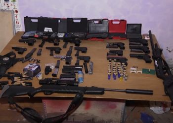 ვიდეო – პოლიციამ აჭარასა და შიდა ქართლში უკანონო ცეცხლსასროლი იარაღები და საბრძოლო მასალა ამოიღო – დაკავებულია 2 პირი