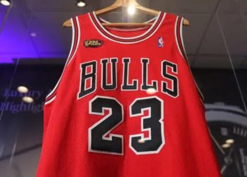 რამდენ მილიონად გაიყიდა მაისური , რომელიც მაიკლ ჯორდანს 1998 წელს NBA-ს ფინალში ეცვა