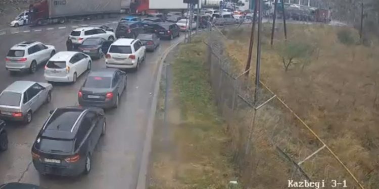 BBC – საქართველო-რუსეთის საზღვარზე დაახლოებით 10 კილომეტრის სიგრძის საავტომობილო რიგია