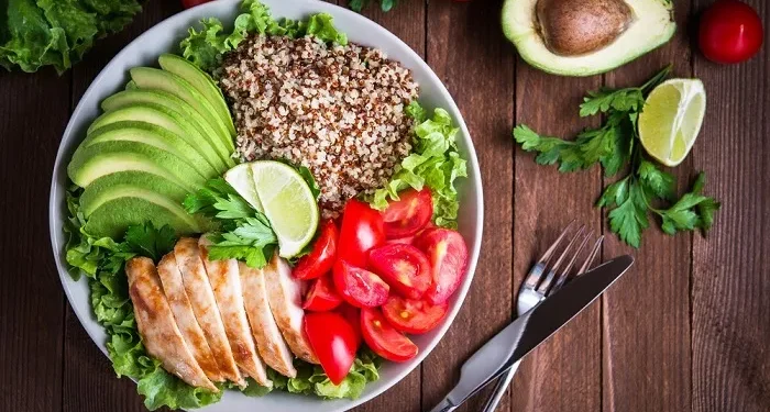 როგორ იკვებო ჯანსაღად, როცა სამზარეულოში ტრიალის დრო არ გაქვს