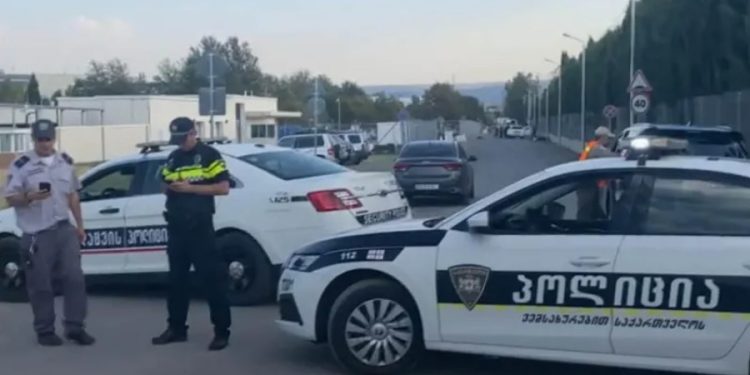 აშშ-ის საელჩო საელჩოს ტერიტორიაზე უსაფრთხოების საკითხზე სამართალდამცველების რეაგირებასთან დაკავშირებით განცხადებას ავრცელებს