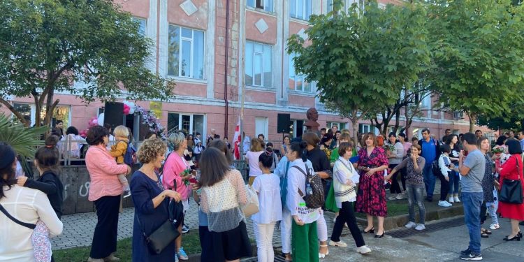 ოზურგეთში სწავლა 800 პირველკლასელმა დაიწყო