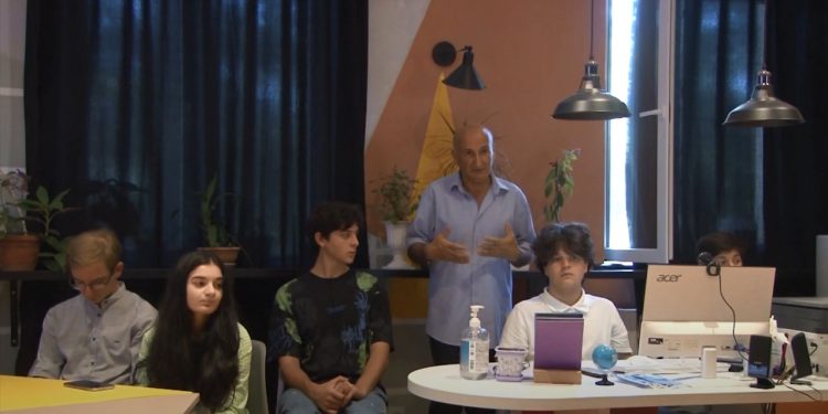 წარმატებულ მოსწავლეთა წარდგენა ოზურგეთის მეოთხე საჯარო სკოლაში