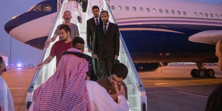 რუსეთმა უკრაინაში ტყვედ ჩავარდნილი 10 უცხოელი გაათავისუფლა