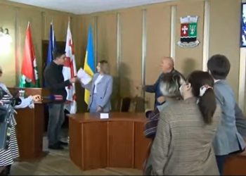 ოზურგეთის საკრებულოს სხდომა ისევ ხმაურის და დაპირისპირების ფონზე წარიმართა