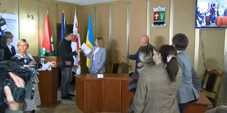 ოზურგეთის საკრებულოს სხდომა ისევ ხმაურის და დაპირისპირების ფონზე წარიმართა