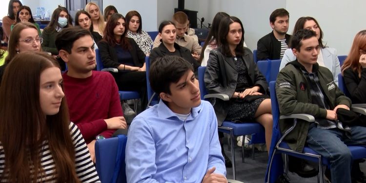 მედიისა და ინფორმაციული წიგნიერების გლობალური კვირეულის ფარგლებში თბილისის უნივერსიტეტების სტუდენტებთან შეხვედრა გაიმართა