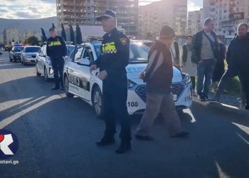 რუსთავში ავტომობილი დედასა და 2 მცირეწლოვან ბავშვს დაეჯახა [video]