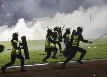 ინდონეზიაში საფეხბურთო მატჩის შემდგომ მომხდარი ჭყლეტისას სულ მცირე 129 ადამიანი დაიღუპა