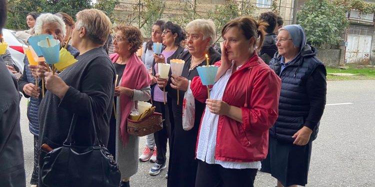 ოზურგეთში კათოლიკეებისთვის ღვთისმშობლის პორტუგალიური ქანდაკება ჩამოაბრძანეს