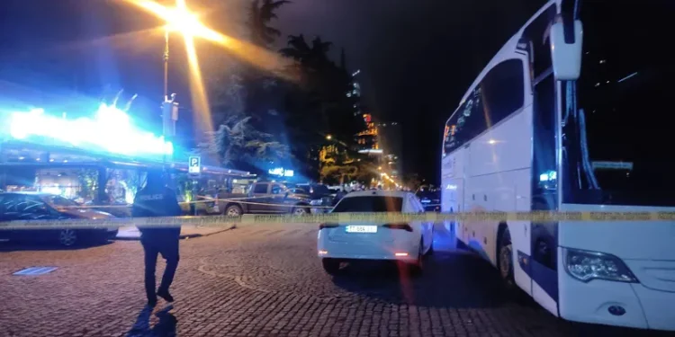 ბათუმში სამი პირი დაჭრეს