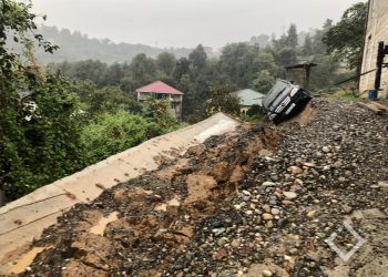 ბათუმში, საცხოვრებელ სახლთან მიწის მასა ჩამოიშალა