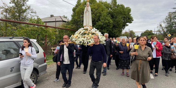 ოზურგეთში კათოლიკეებისთვის ღვთისმშობლის პორტუგალიური ქანდაკება ჩამოაბრძანეს
